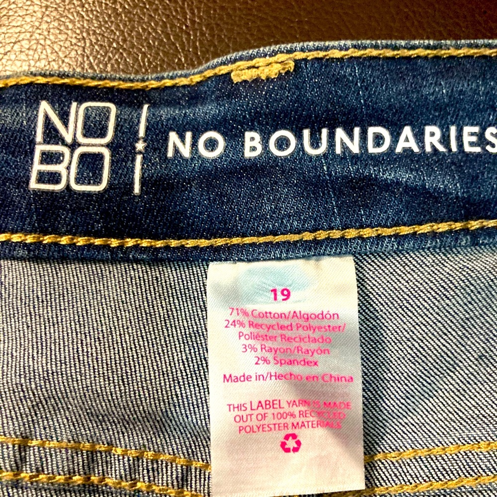 No boundaries women’s jeans